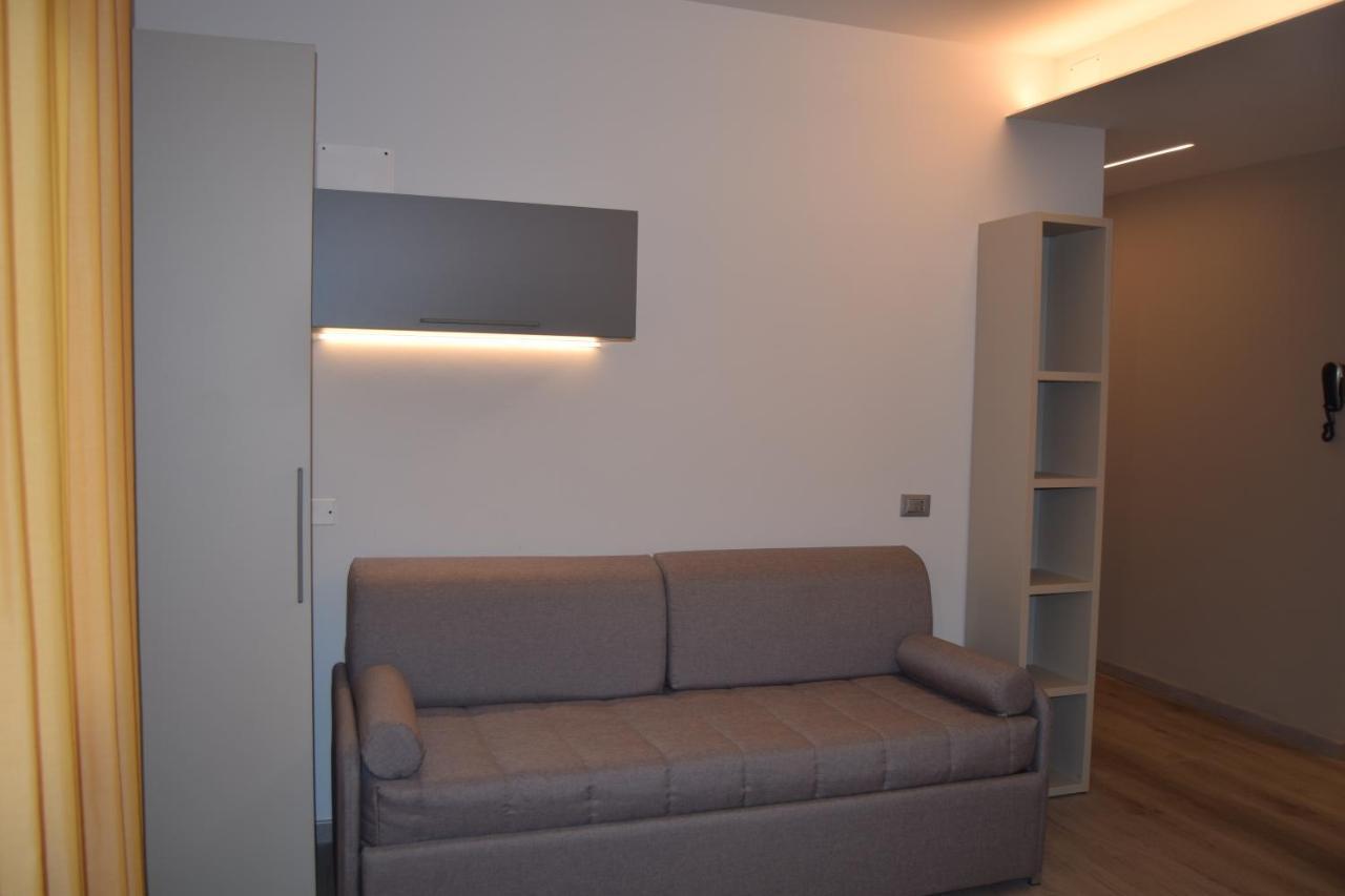 Orchidea Marina Aparthotel ตีร์เรเนีย ภายนอก รูปภาพ