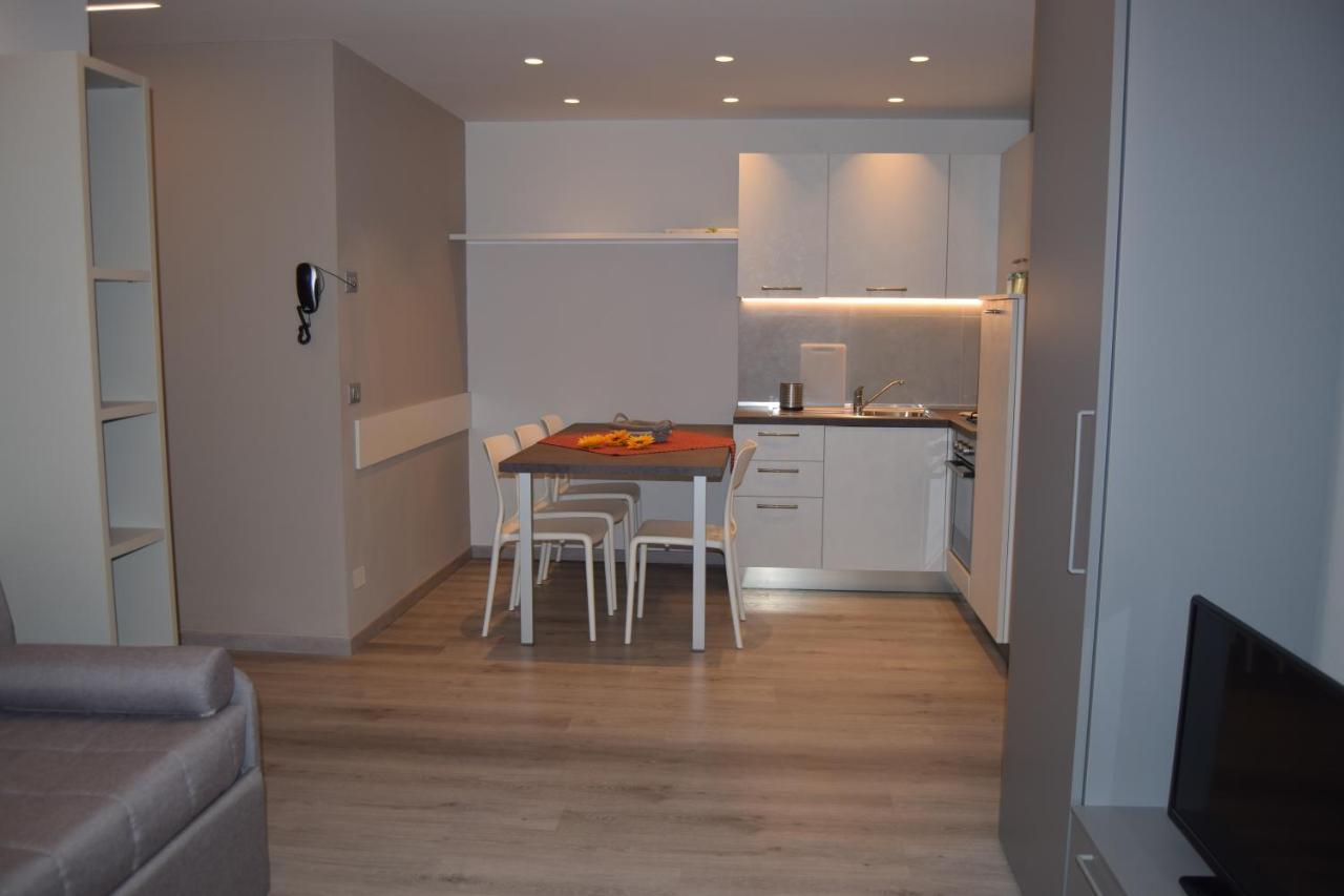Orchidea Marina Aparthotel ตีร์เรเนีย ภายนอก รูปภาพ