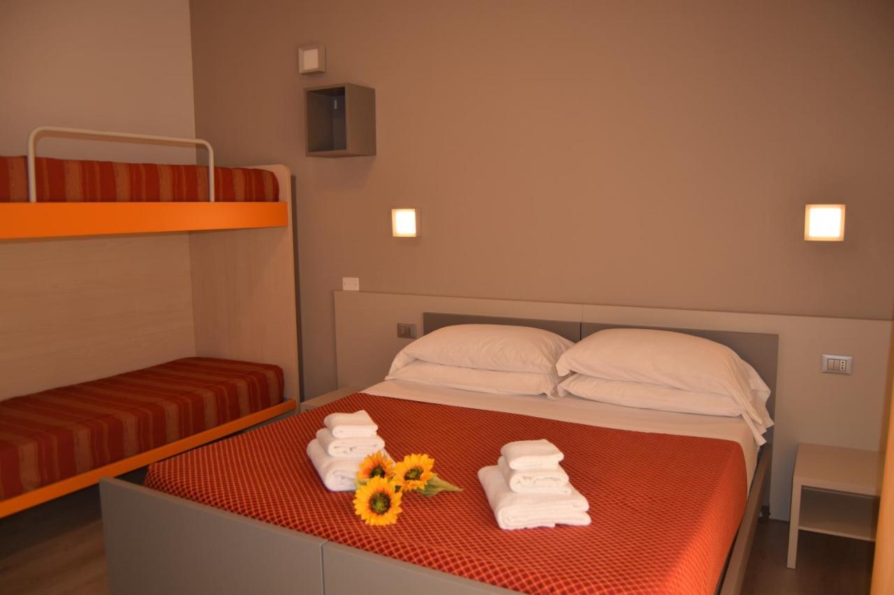 Orchidea Marina Aparthotel ตีร์เรเนีย ภายนอก รูปภาพ