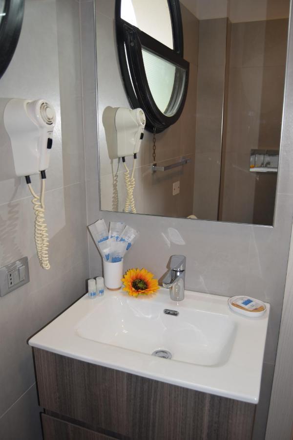 Orchidea Marina Aparthotel ตีร์เรเนีย ภายนอก รูปภาพ