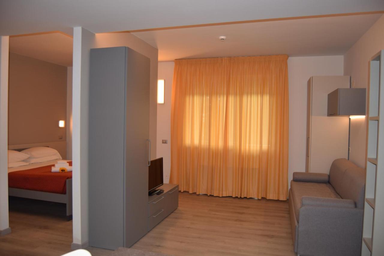 Orchidea Marina Aparthotel ตีร์เรเนีย ภายนอก รูปภาพ