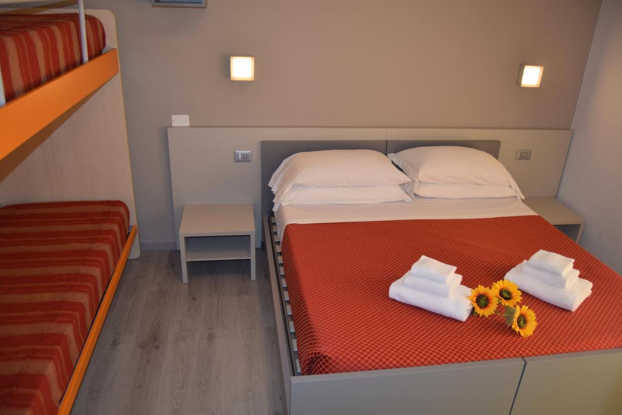 Orchidea Marina Aparthotel ตีร์เรเนีย ภายนอก รูปภาพ