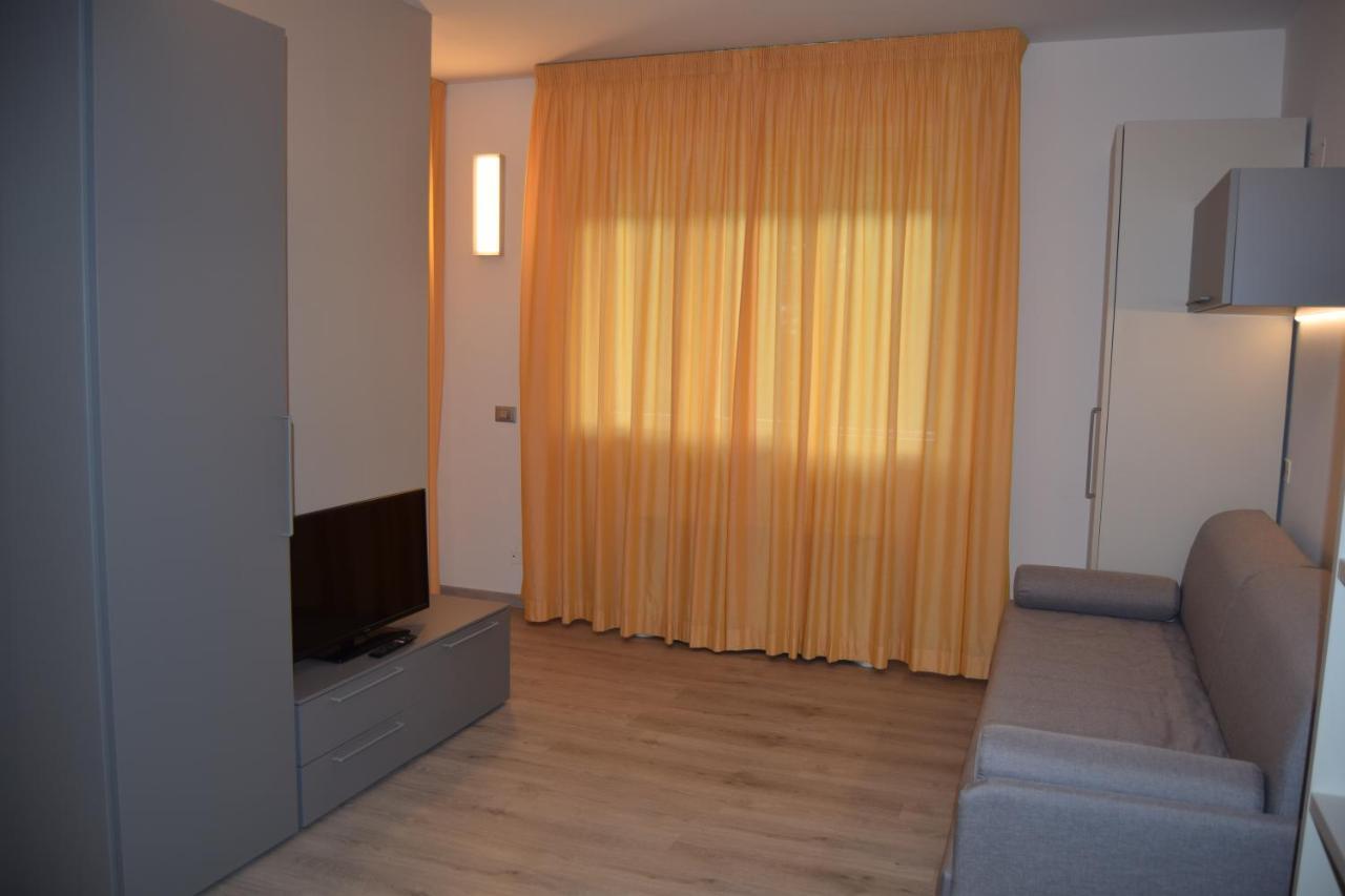 Orchidea Marina Aparthotel ตีร์เรเนีย ภายนอก รูปภาพ