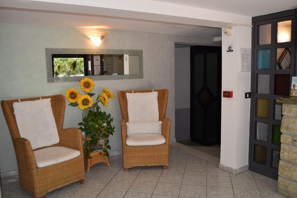 Orchidea Marina Aparthotel ตีร์เรเนีย ภายนอก รูปภาพ