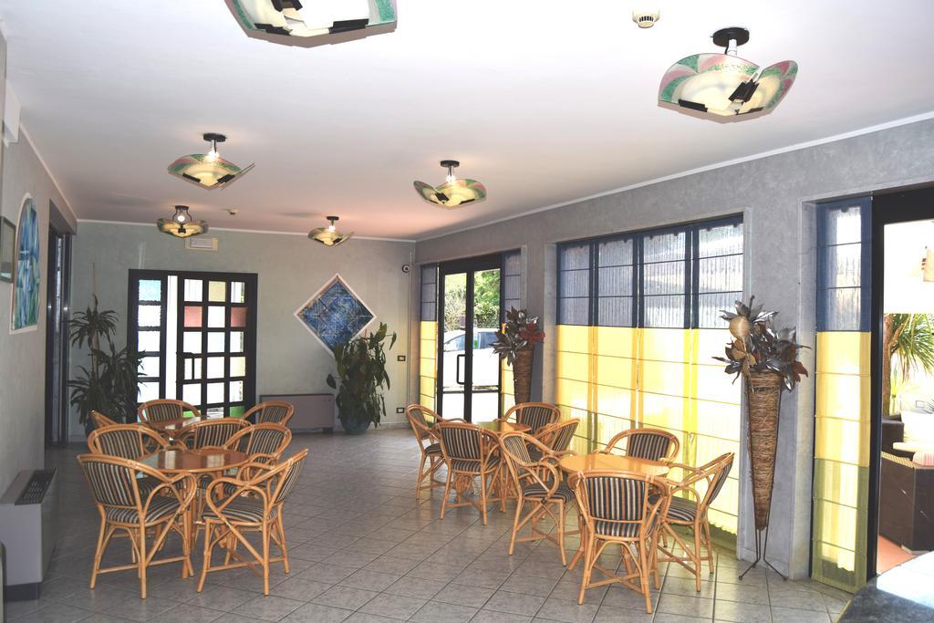 Orchidea Marina Aparthotel ตีร์เรเนีย ภายนอก รูปภาพ