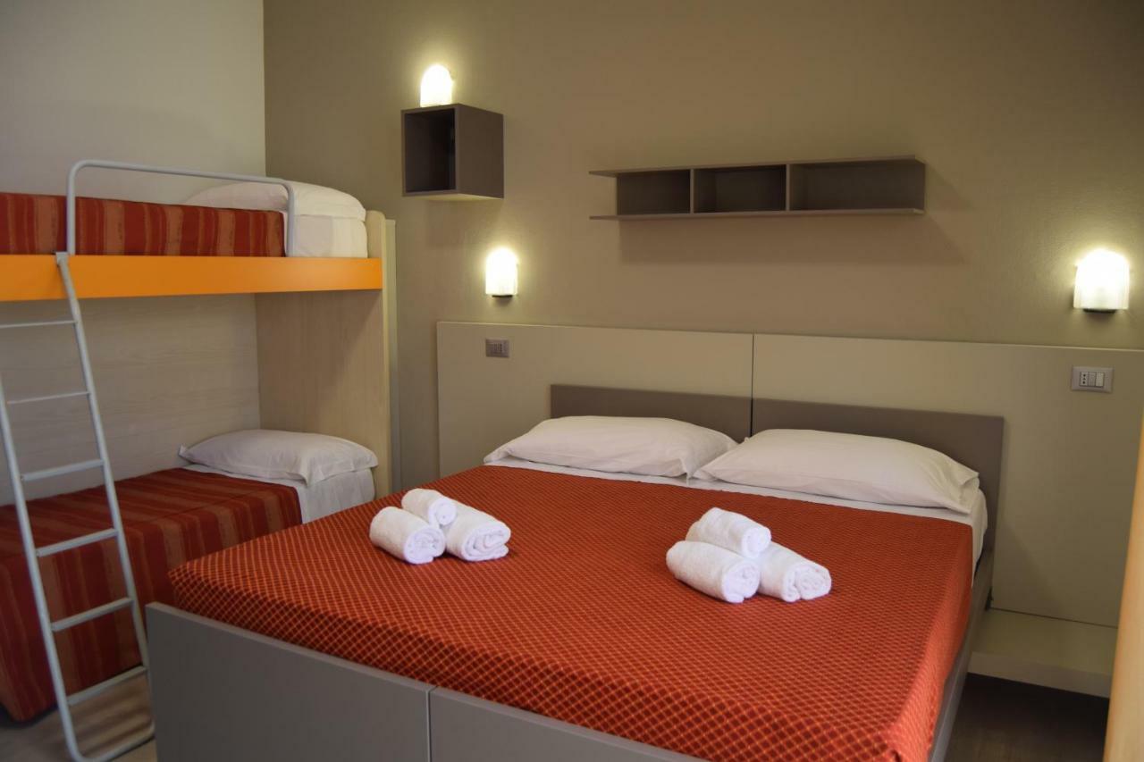 Orchidea Marina Aparthotel ตีร์เรเนีย ภายนอก รูปภาพ