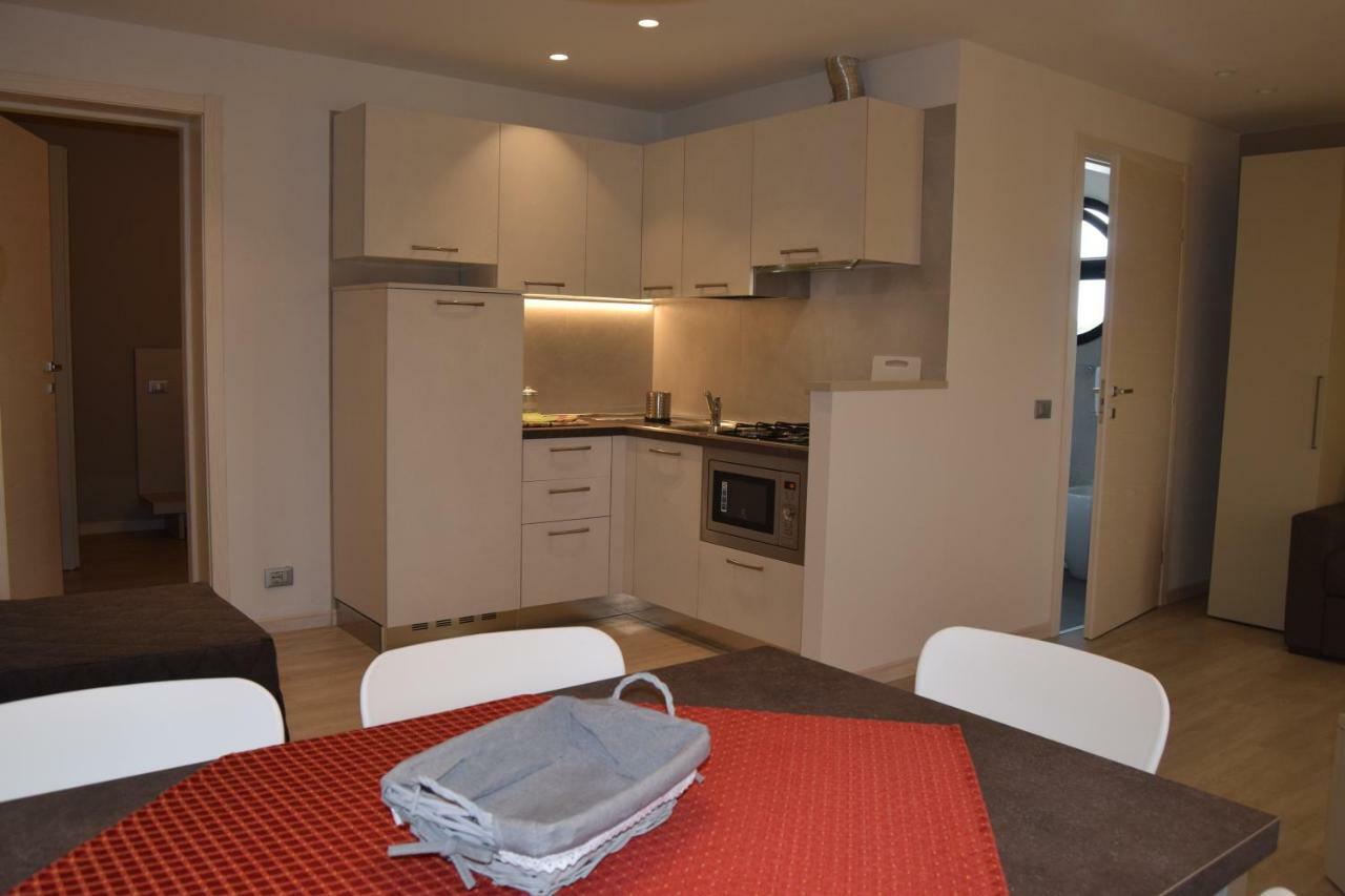 Orchidea Marina Aparthotel ตีร์เรเนีย ภายนอก รูปภาพ