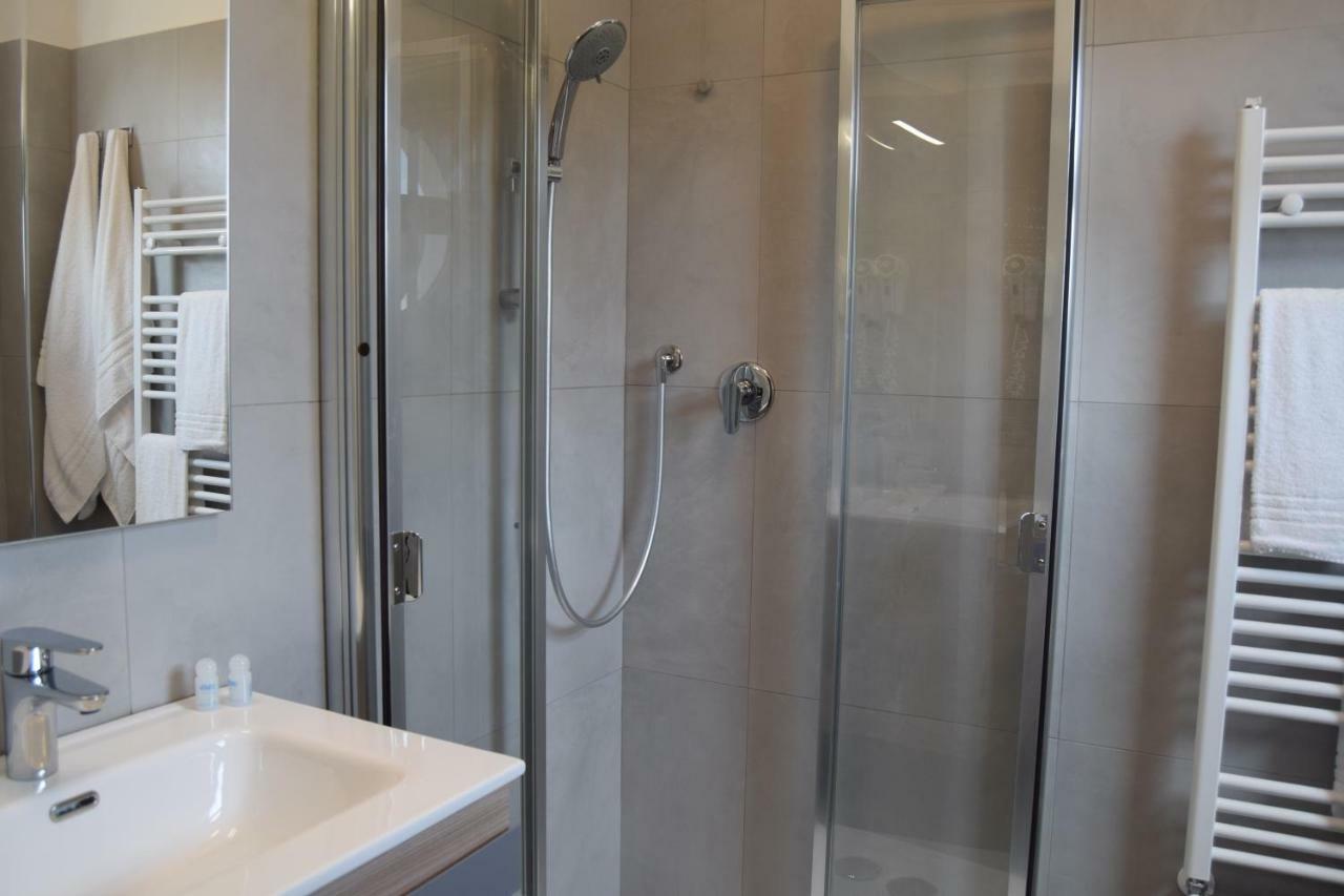Orchidea Marina Aparthotel ตีร์เรเนีย ภายนอก รูปภาพ