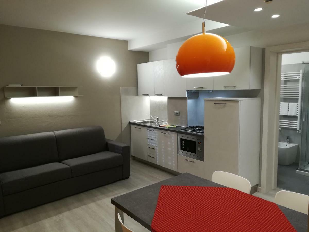 Orchidea Marina Aparthotel ตีร์เรเนีย ภายนอก รูปภาพ