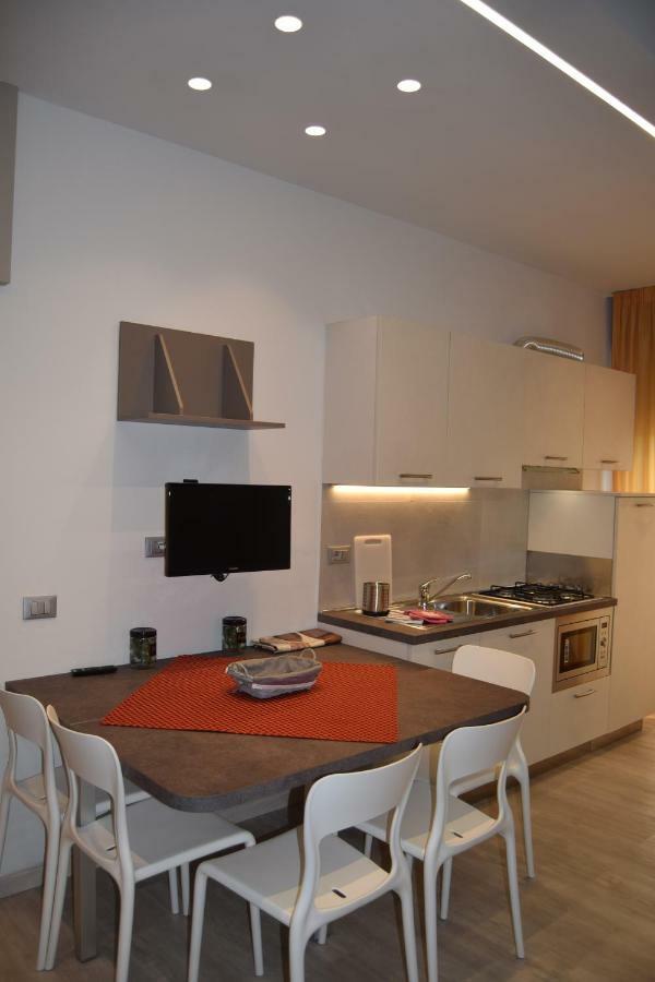Orchidea Marina Aparthotel ตีร์เรเนีย ภายนอก รูปภาพ