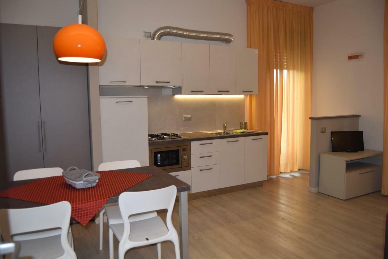 Orchidea Marina Aparthotel ตีร์เรเนีย ภายนอก รูปภาพ