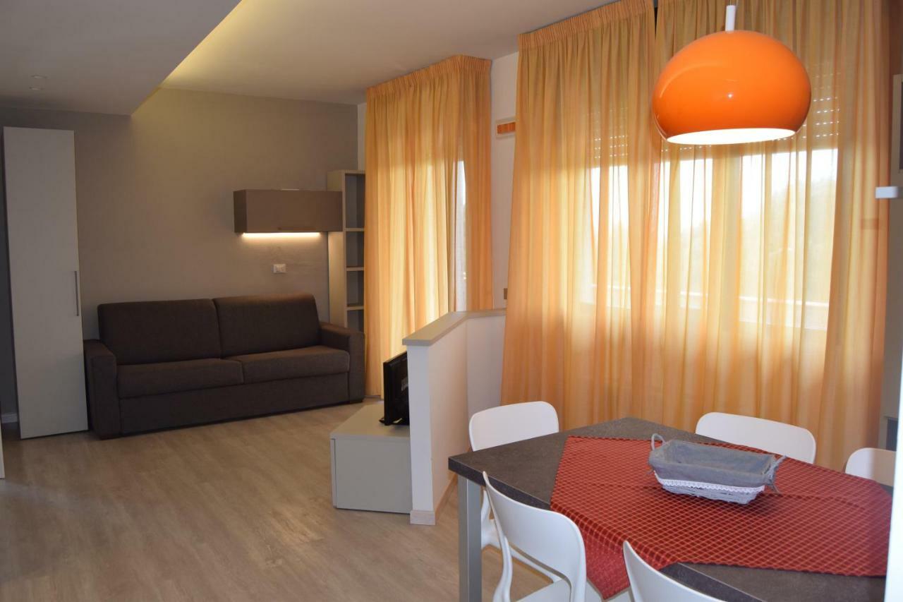 Orchidea Marina Aparthotel ตีร์เรเนีย ภายนอก รูปภาพ